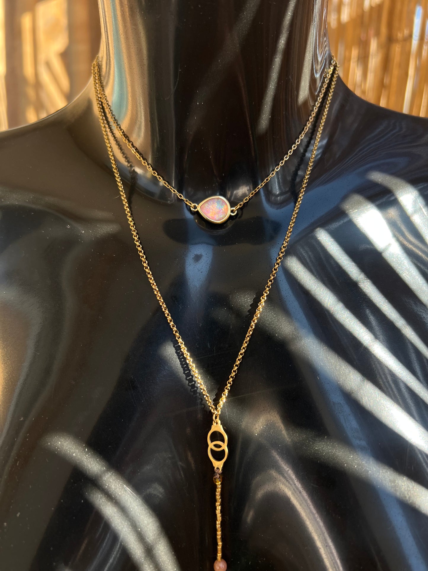 Bijou de Corps AHNA – Pierre de Lune & Acier Doré Inoxydable