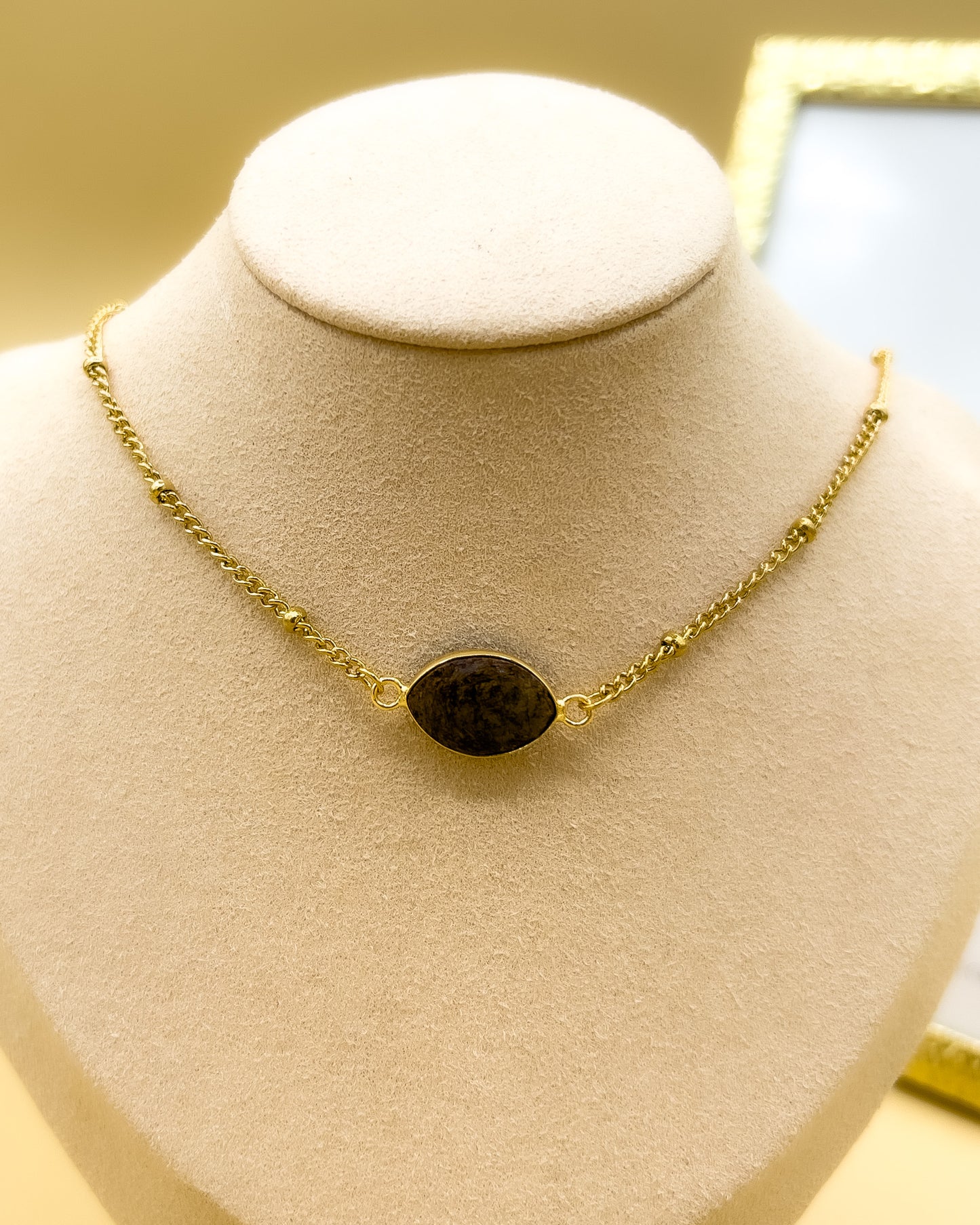 Ras de cou en Bronzite