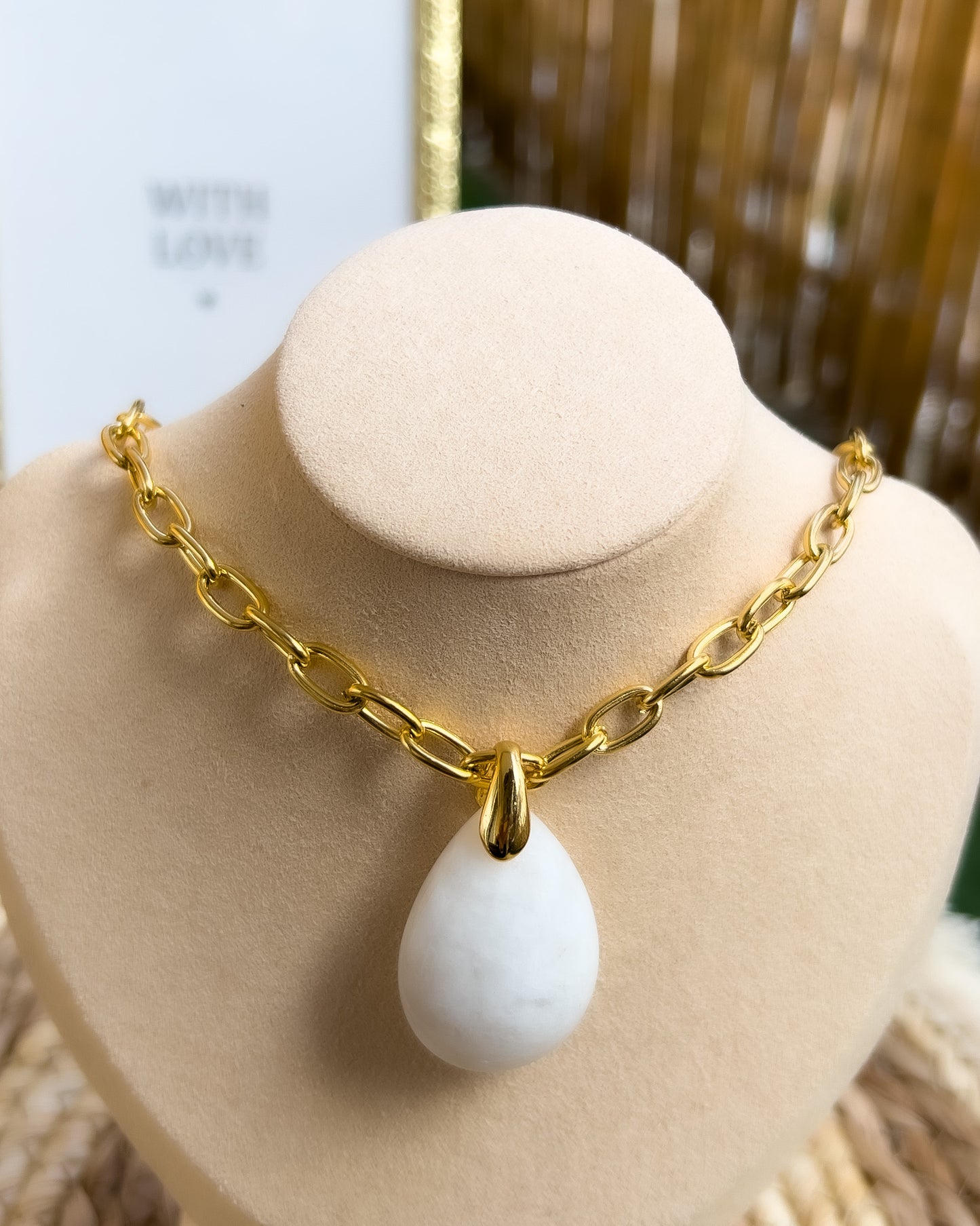 Collier Goutte KHONSOU – Pierre de Lune Bleutée & Acier Doré Inoxydable