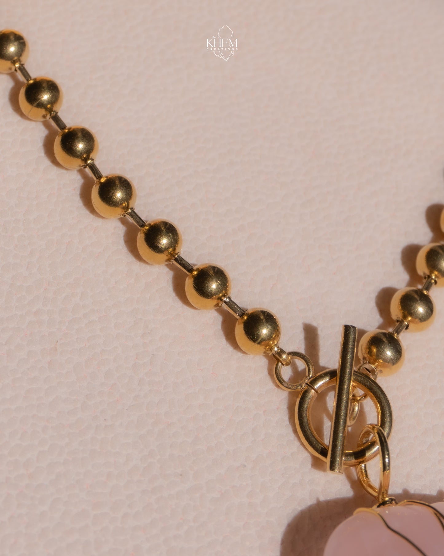 Collier Lanmou – Quartz Rose & Maille Boule en Acier Inoxydable (45 cm)