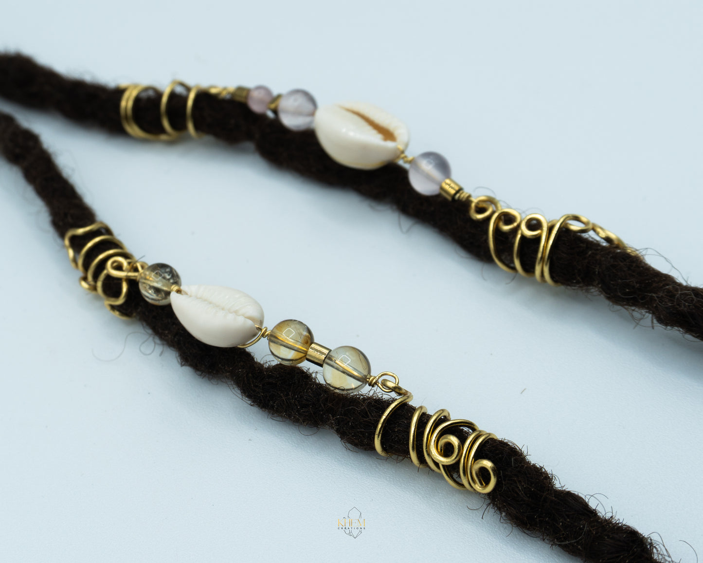 Bijoux de locks double spirales : cauris & pierres naturelles au choix