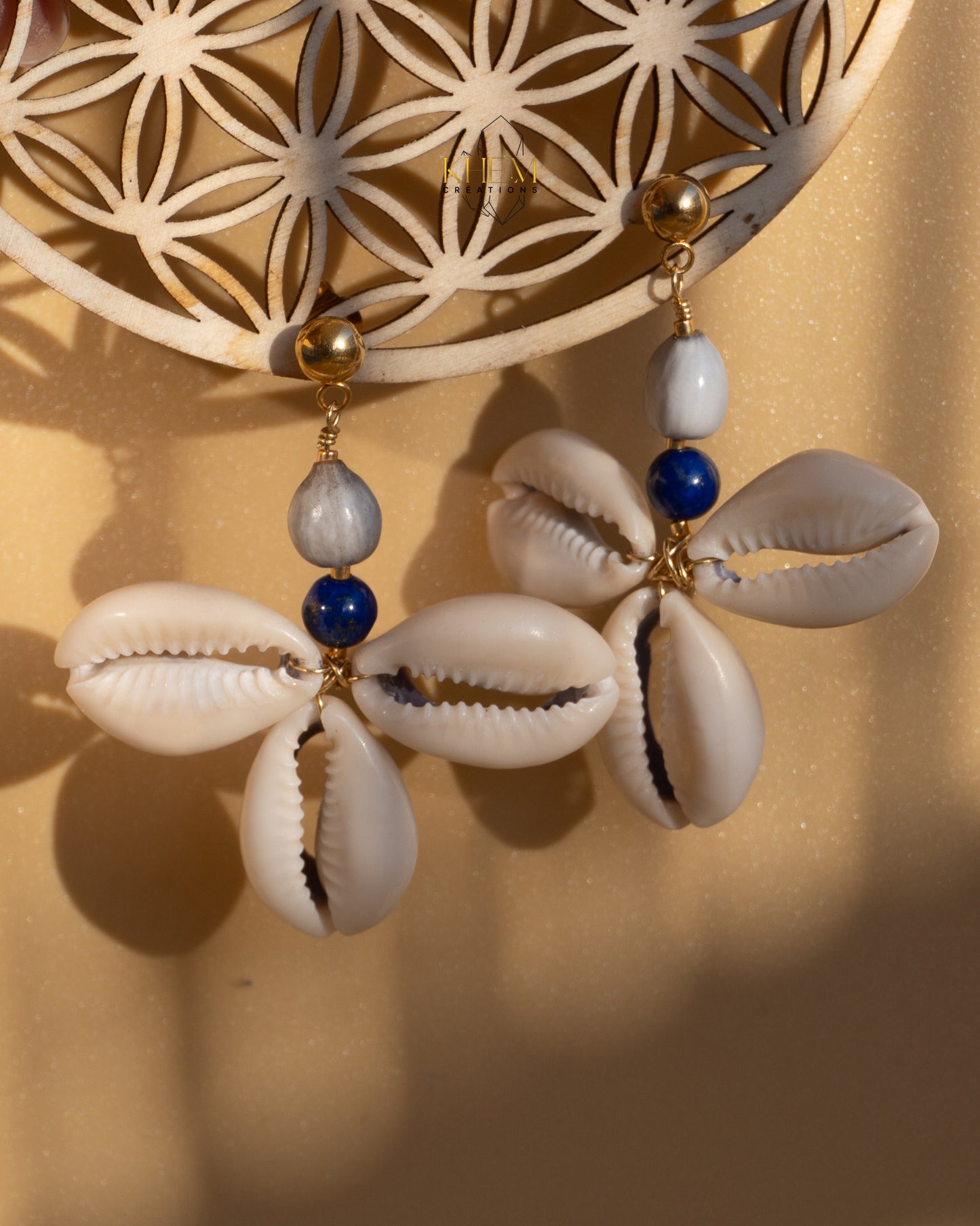 Boucles d'Oreilles Khaury – Cauris et Pierres au Choix