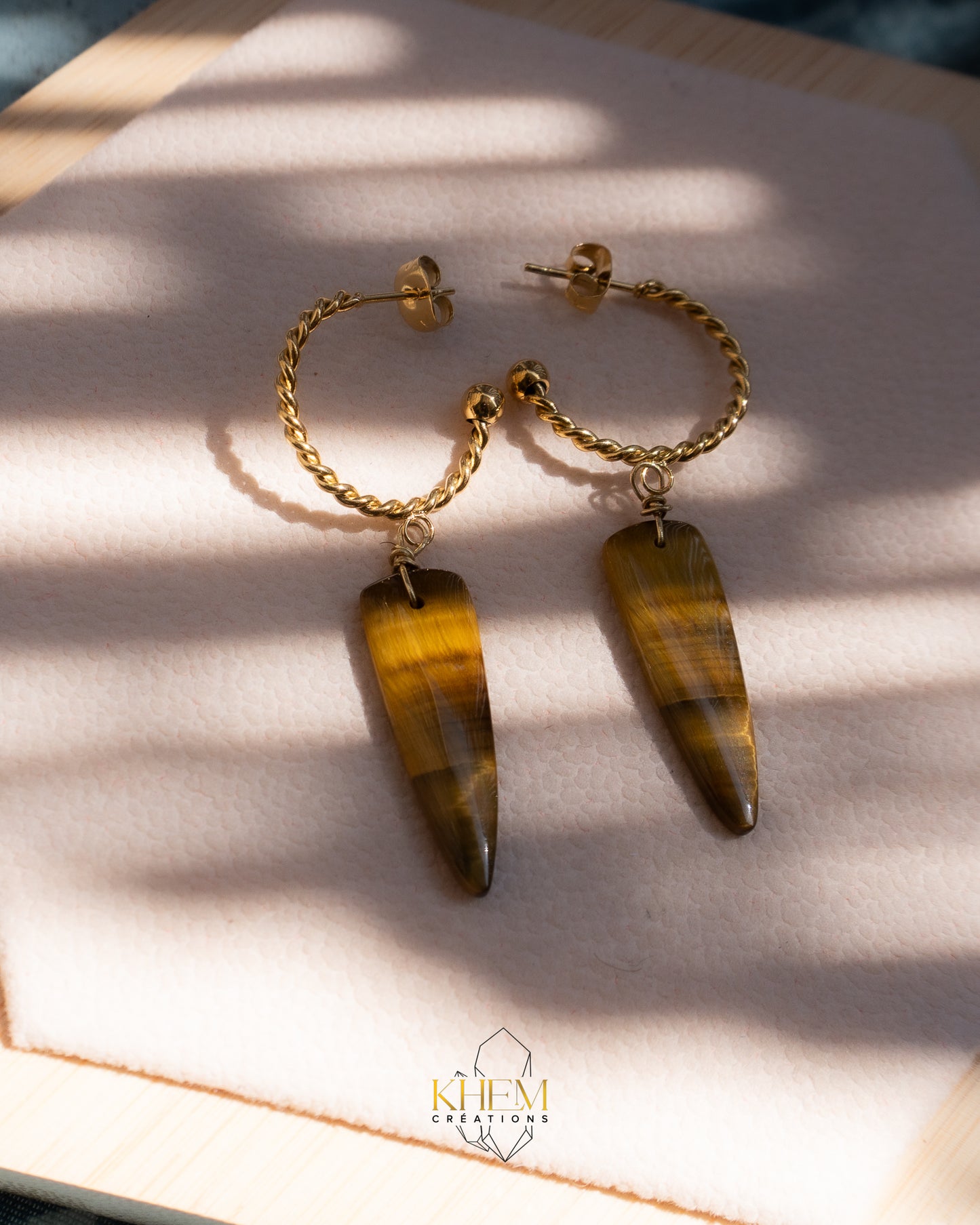 Boucles d’oreilles créoles torsadées en Œil de Tigre et acier inoxydable