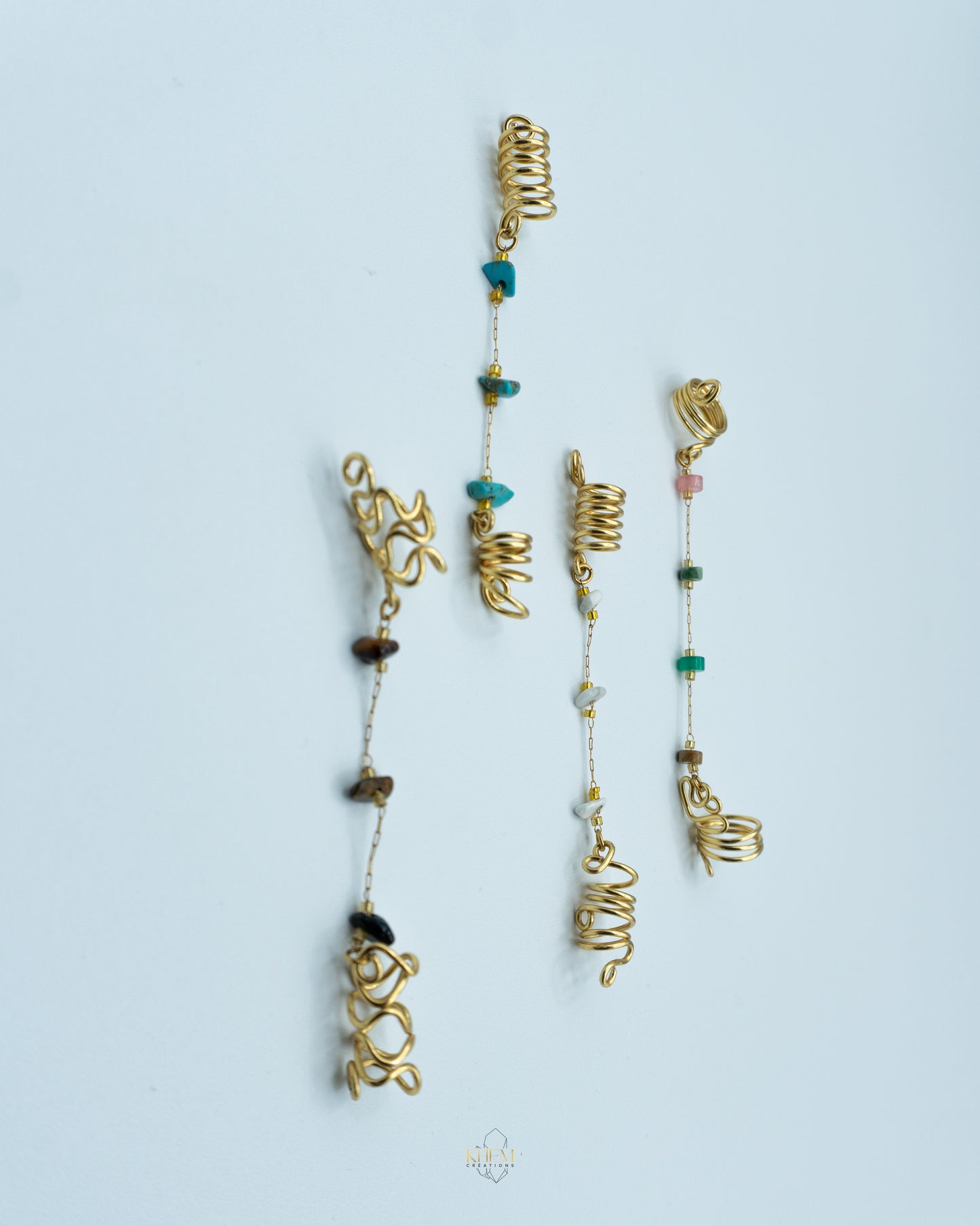 Bijoux de locks double spirales énergétiques – pierres naturelles au choix (Œil de Tigre, Howlite, Turquoise, Mix)