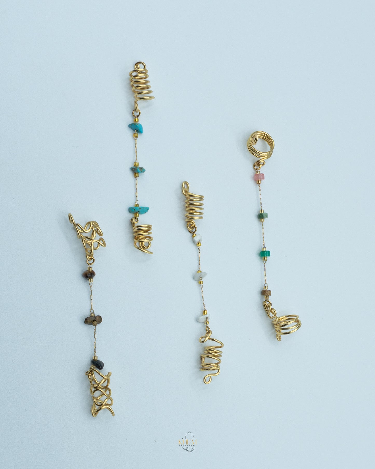 Bijoux de locks double spirales énergétiques – pierres naturelles au choix (Œil de Tigre, Howlite, Turquoise, Mix)