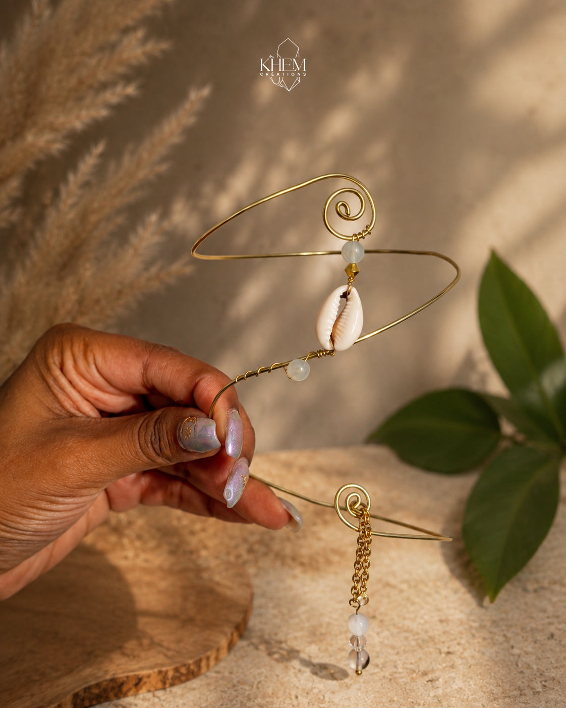 Bracelet de Bras Soya – Cauri, Pierre de Lune & Fil de Cuivre