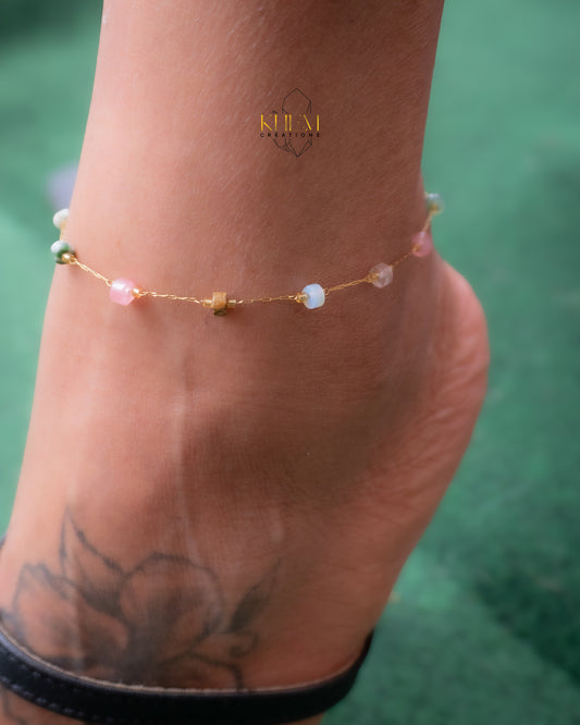 Chevillère Halo – Chaîne Fine & Pierres Multiples