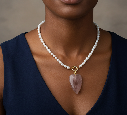 Collier Divin Amour : Perles d’Eau Douce & Pendentif Quartz Rose (45 cm), Fermoir Acier Inoxydable