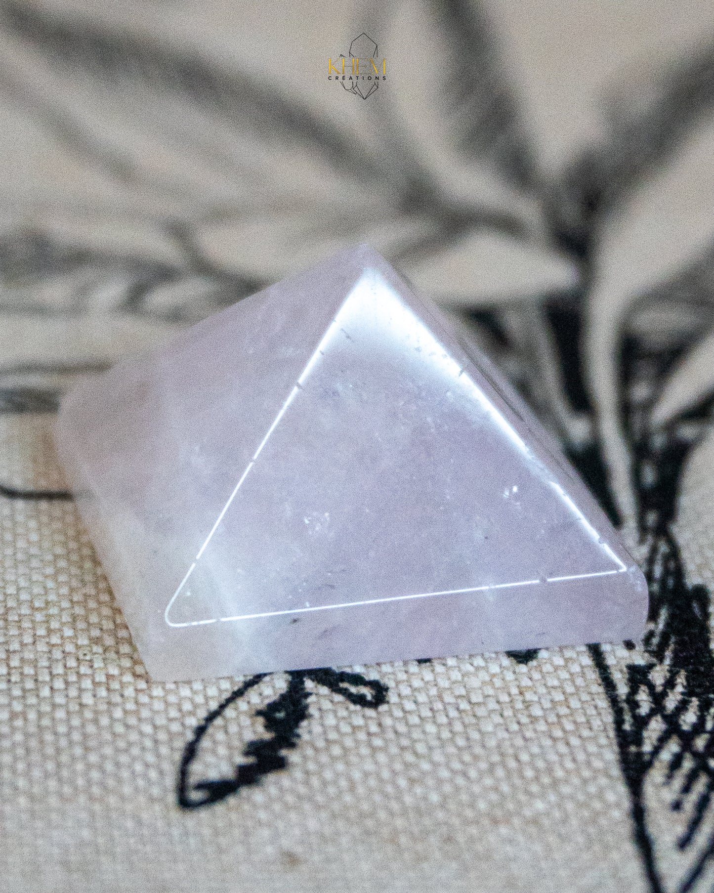 Pyramide au choix : en Quartz Rose ou Jaspe Rouge